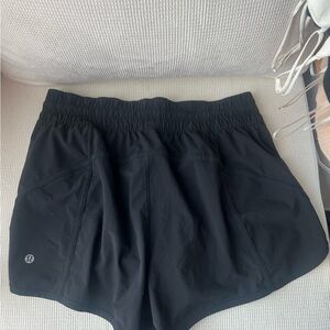 lululemon athletica black shorty hot HR 4”